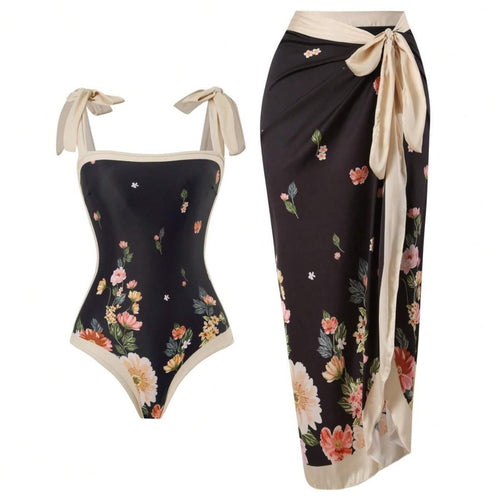 Damer Elegant badedragt med florale accenter og fashionable sarong Skovae