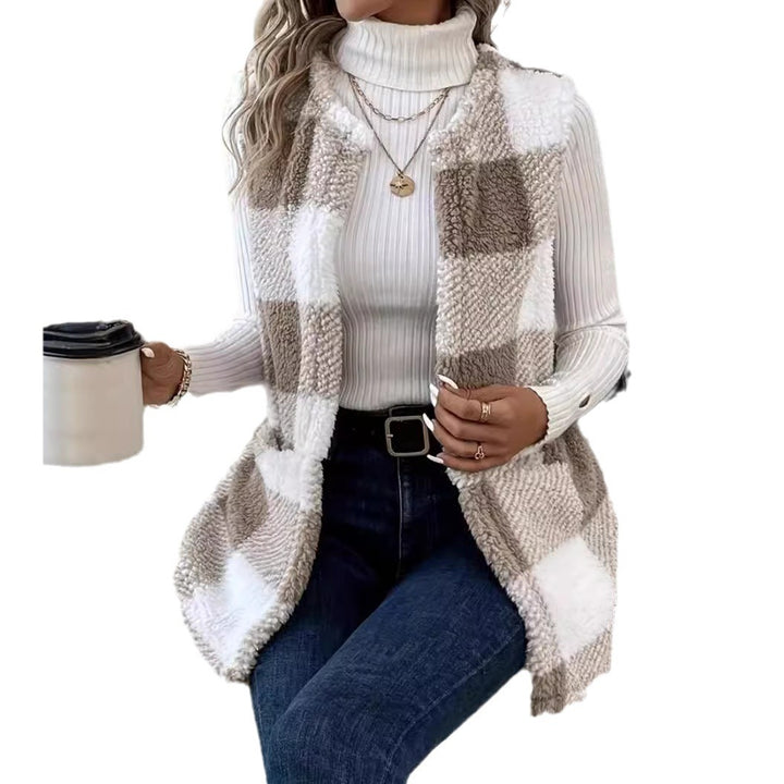 Damevest i blødt fleece i ternet design Stilla