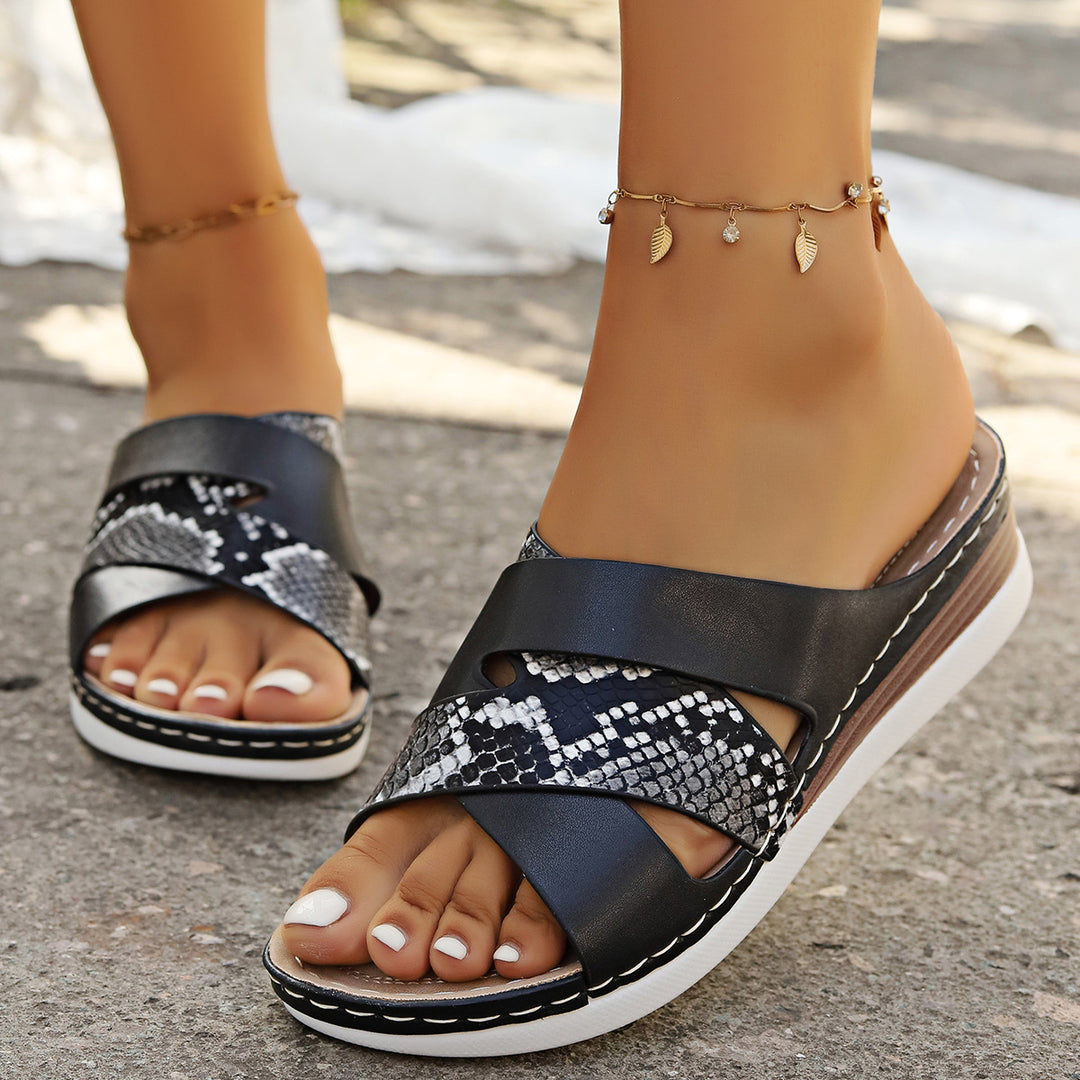 Dame Mode Slide-sandaler med moderne krydsrem Stilla