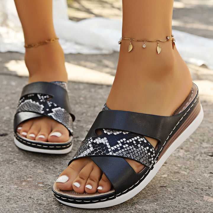 Dame Mode Slide-sandaler med moderne krydsrem Stilla