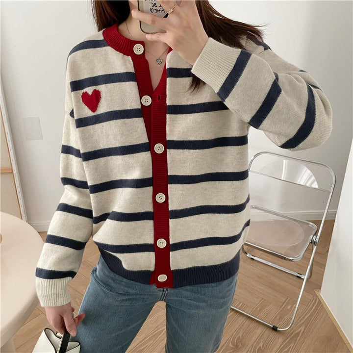 Femme Stribet Knap-Front Strikcardigan med Hjerte Symbol Stilla