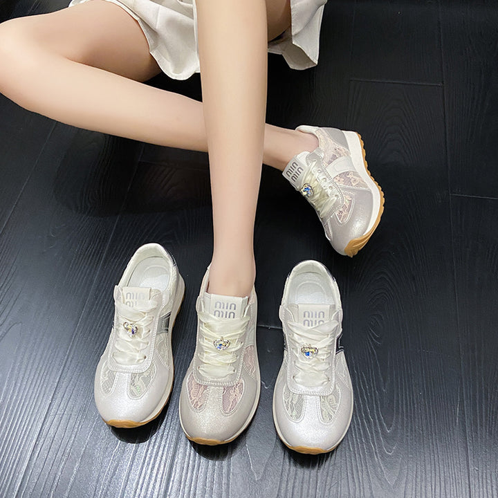 Dame Sporty Sneakers med elegante satin-snørebånd og glitrende design Stilla