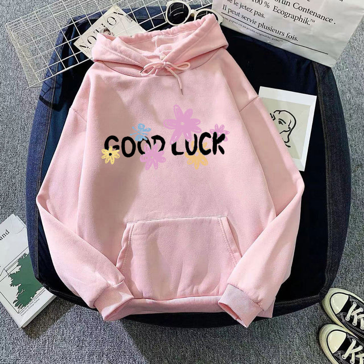 Dame hoodie med munter design og trykte bogstaver Skovae