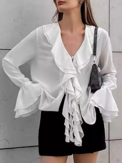 Damebluse med volumniøse flæser og elegante ærmer Stilla