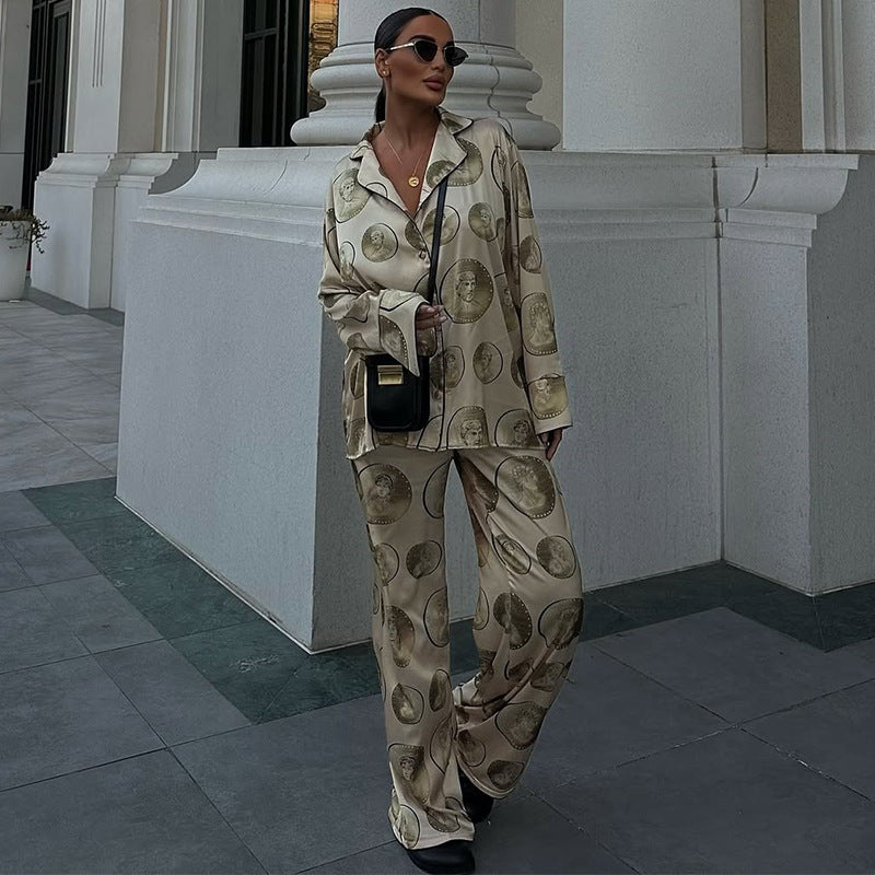 Dame Satin Pyjama Sæt med elegant tryk og behagelig pasform Stilla