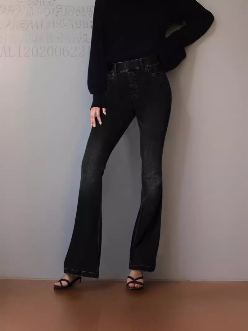 Damer High-Waist Flared Jeans med formschoen silhuet Stilla