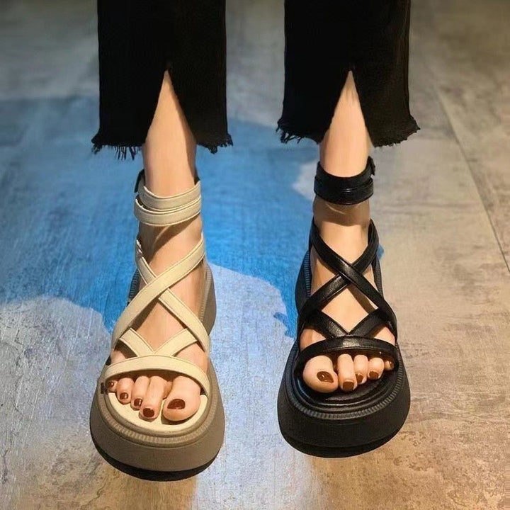 Dame Plateau-sandaletter med elegant krydsrem og skridsikker sål Stilla
