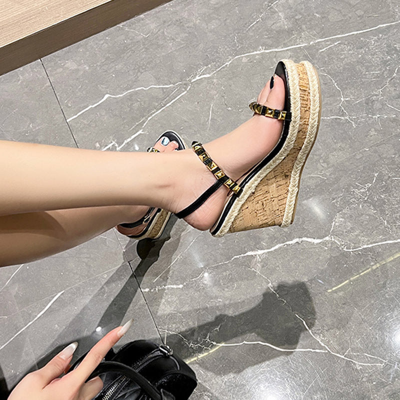 Dame Wedge-sandaler med dekorative remme og trendy espadrille-stil Stilla