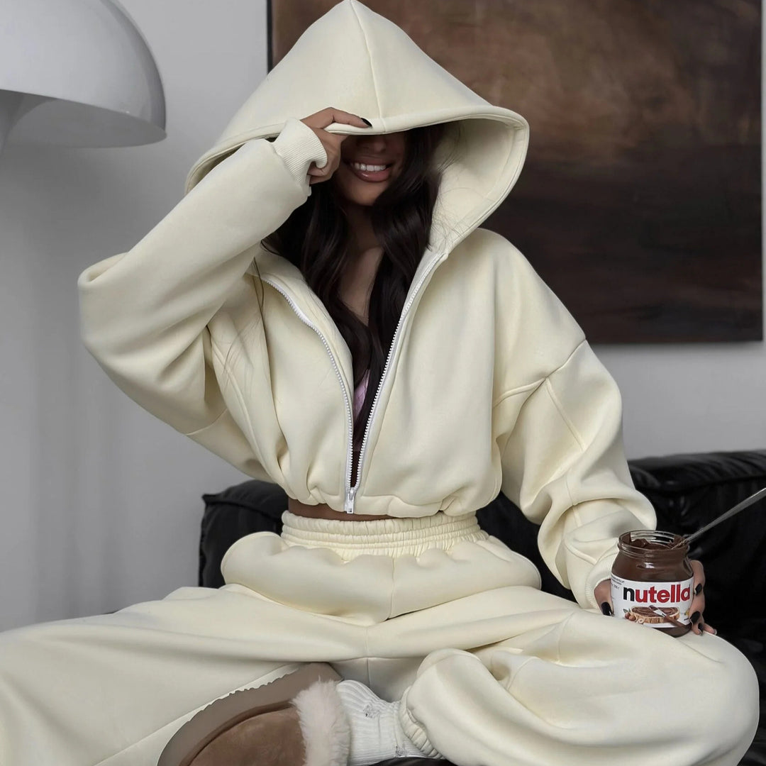 Women's sporty cropped hoodie and wide jogger pants set Skovae