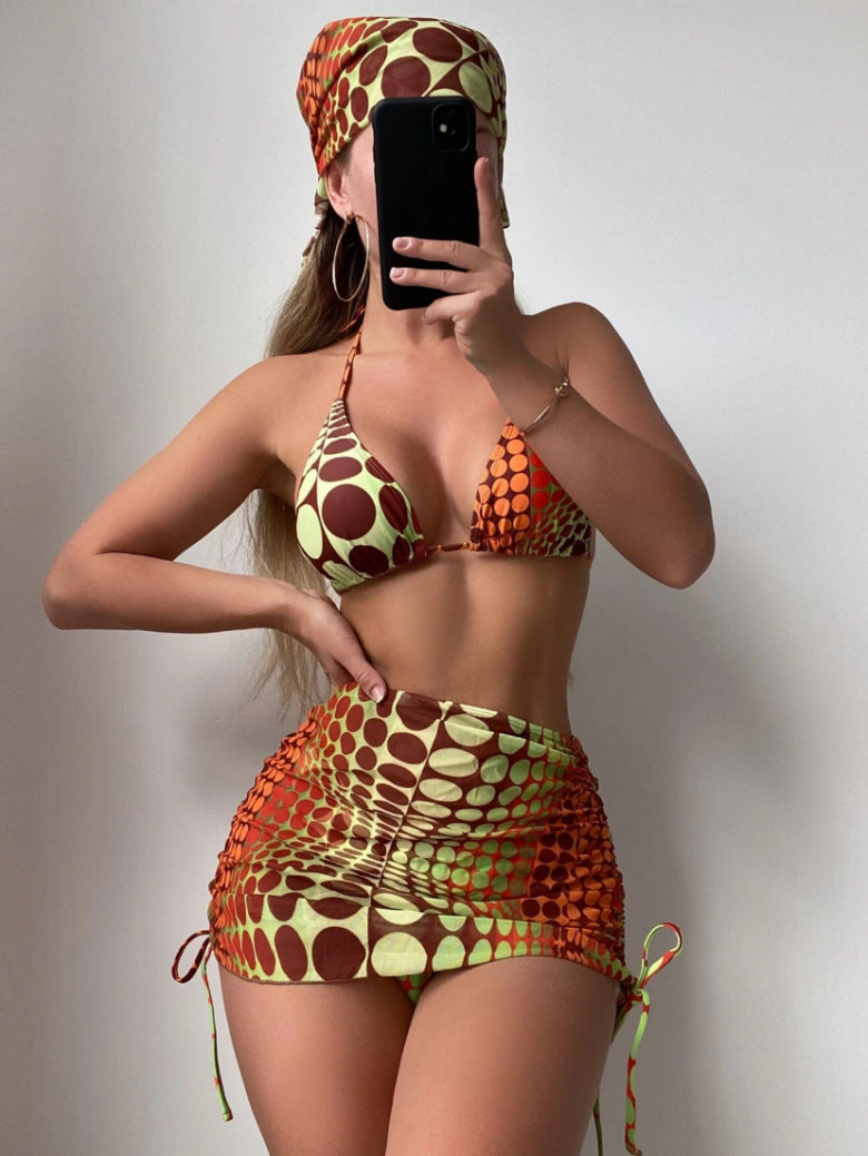 Dame Triangel-Bikini-Sæt med legesyg nederdel og moderigtige detaljer Stilla