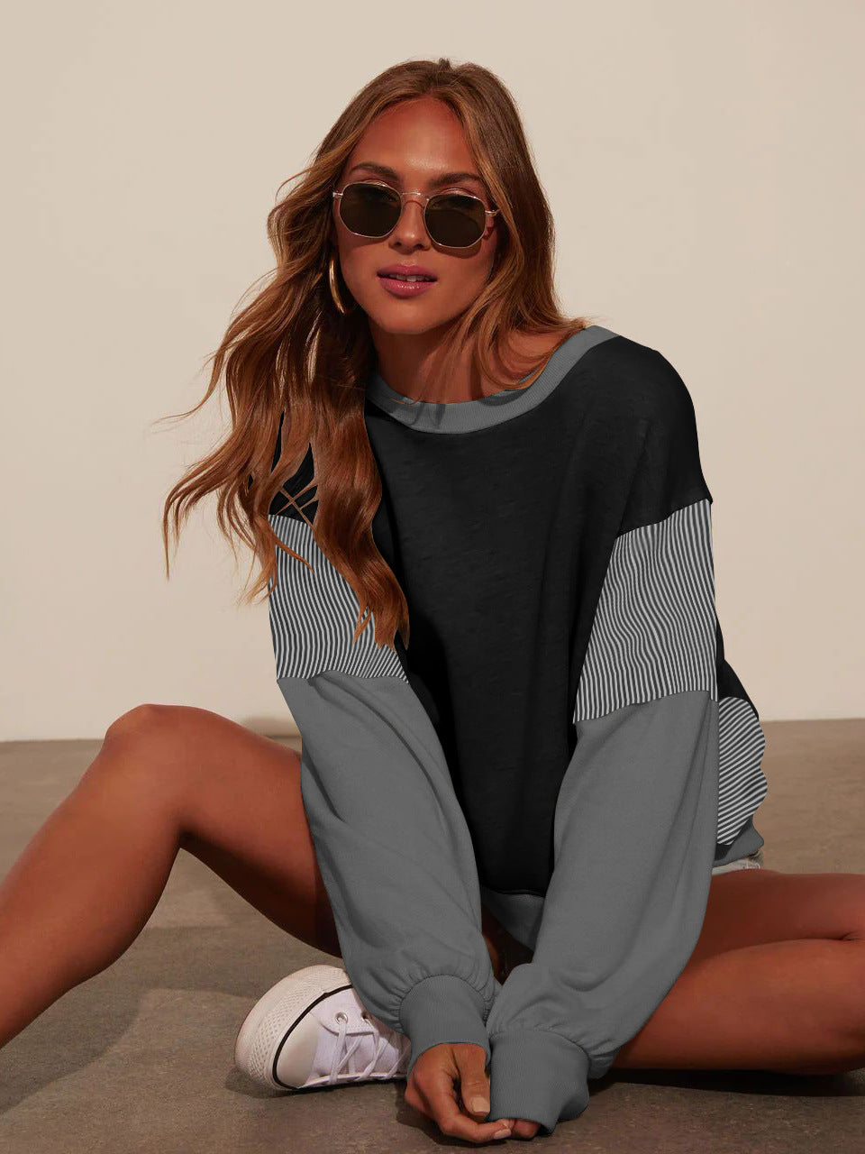 Dame Oversized Sweatshirt med moderne stribemønster og blødt materiale Stilla