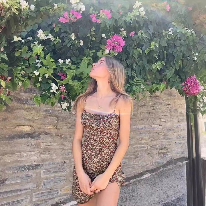 Dame minikjole med delikat blomstertrykt og elastisk taljepulling Stilla