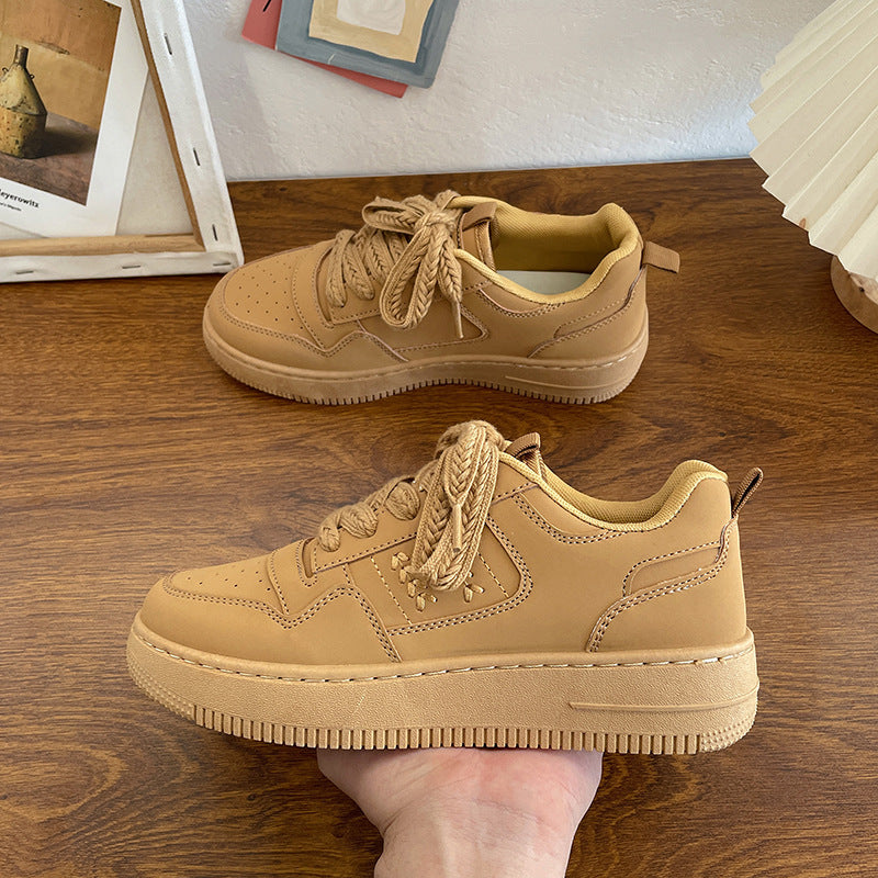 Dame Sneakers i kvalitetskunstlæder med innovativ snørestil og skridsikker sål Stilla