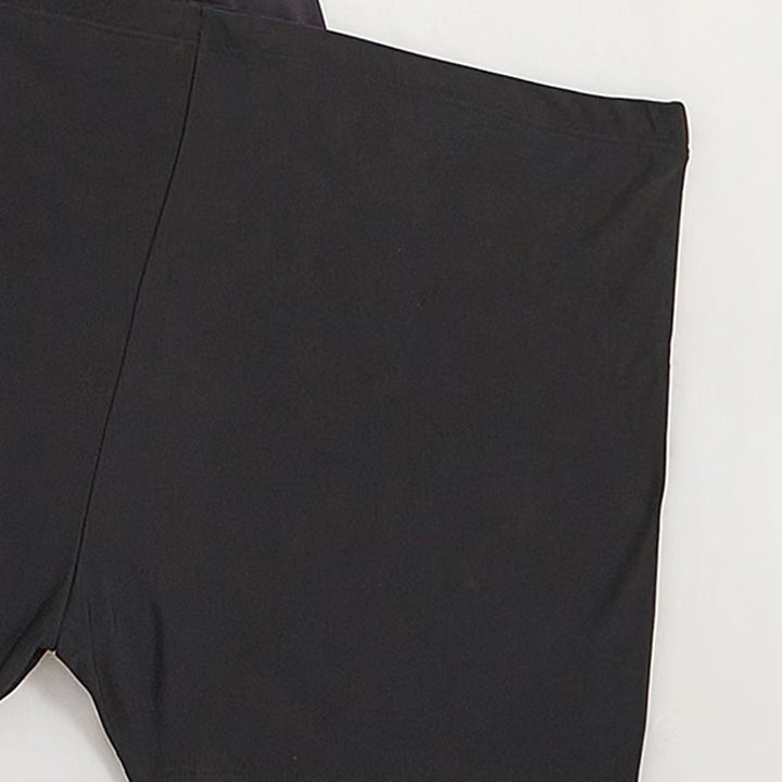 Dame sporty tankini sæt med farverigt top og komfortable shorts Skovae