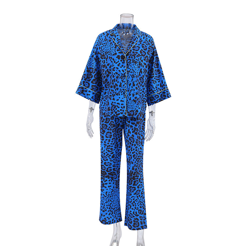 Dame Satin-Pyjama-Sæt med ekstravagant leopardmønster Stilla