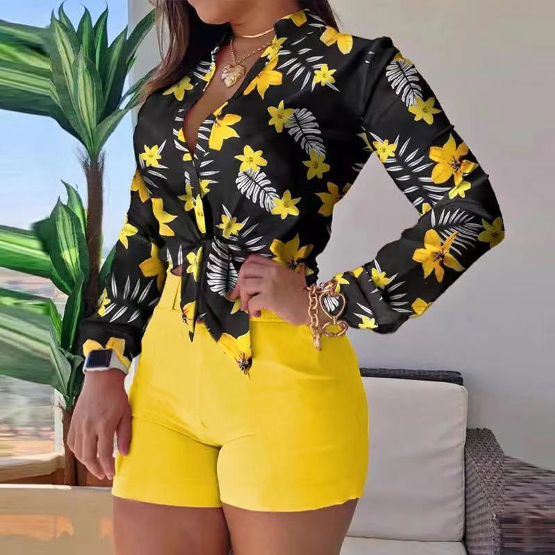 Damebluse med blomsterdesign og elegant snit Stilla