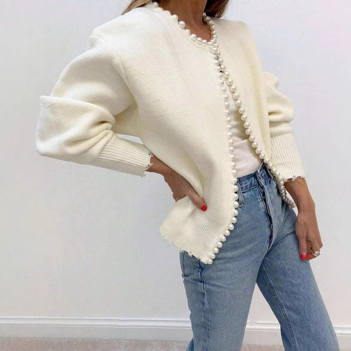 Kvinders elegante cardigan med perleprydede knapdetaljer og moderne snit Stilla