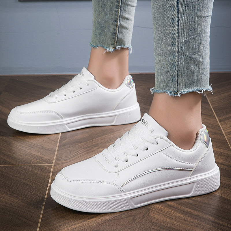 Dame nan lavtskåret kunstlæder sneakers med holografisk hælbesætning Skovae