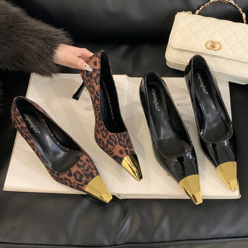 Dame elegante og fashionable stilettoer med metallisk spids Stilla
