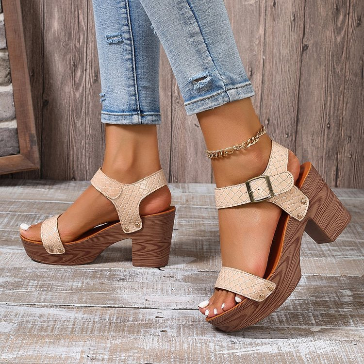 Dame Wedge-sandaler med smart korkhælkonstruktion og trendy remdesign Stilla