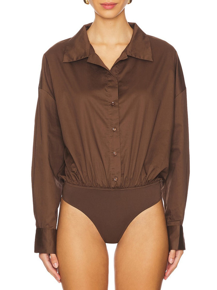 Dame Elegant bluse med højstående krave og taljeret snit Stilla