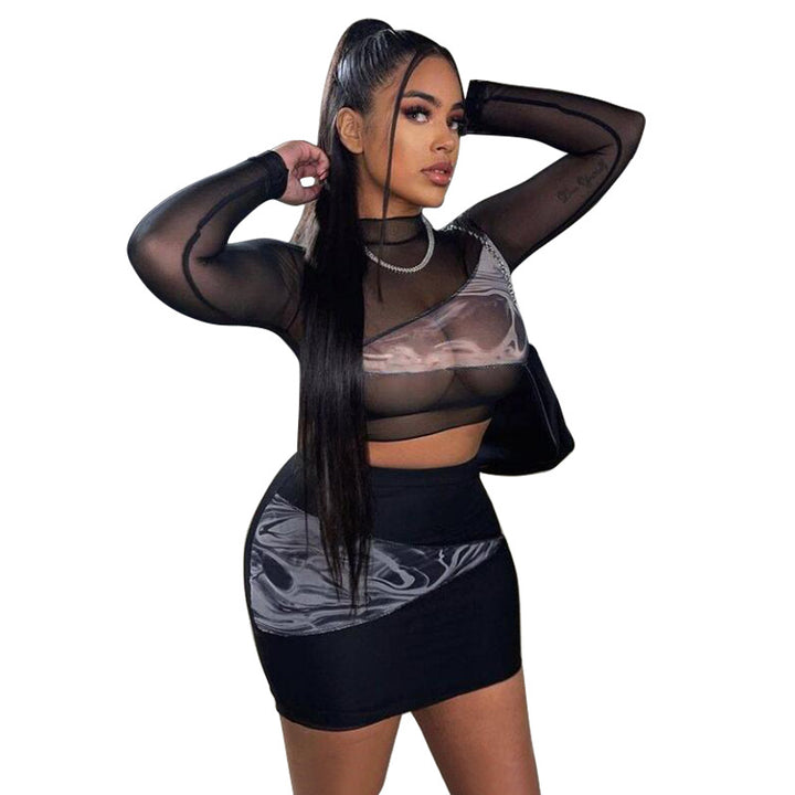 Dame sæt bestående af transparent bluse og figursmigrende mini nederdel med leopardmønster Stilla