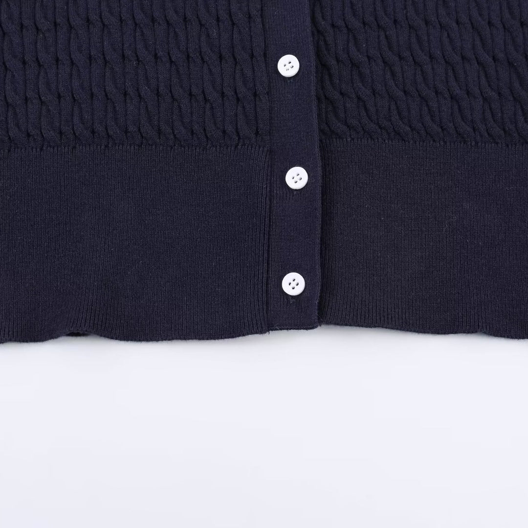 Dame strikbluse med elegant kraveudsmykning Skovae