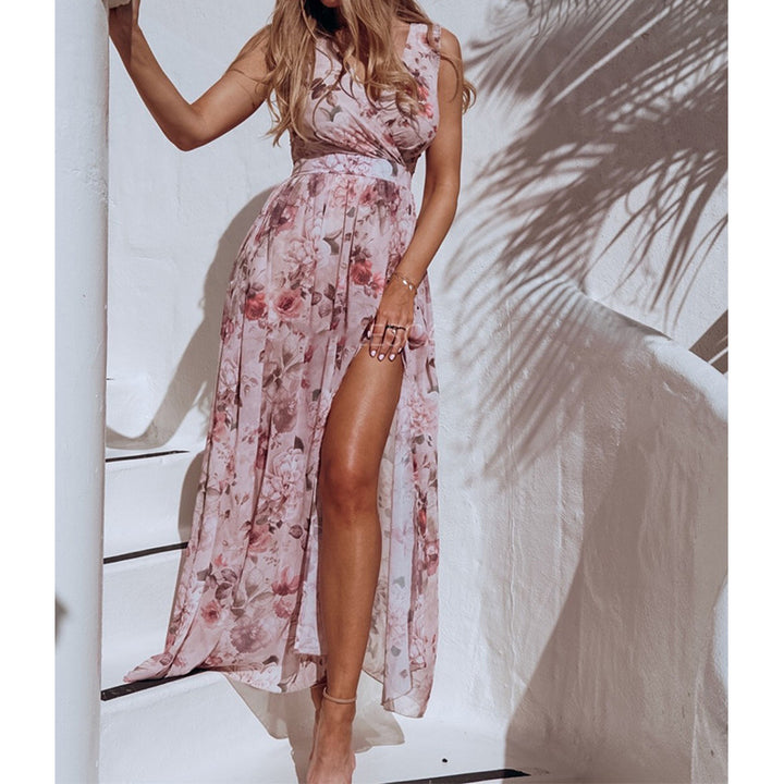 Dame maxikjole med blomsterdesign og elegant slids Stilla