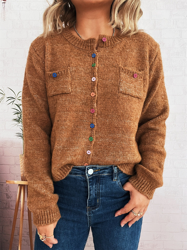 Kvinders hyggelige cardigan med farverige knapper og to lommer Stilla