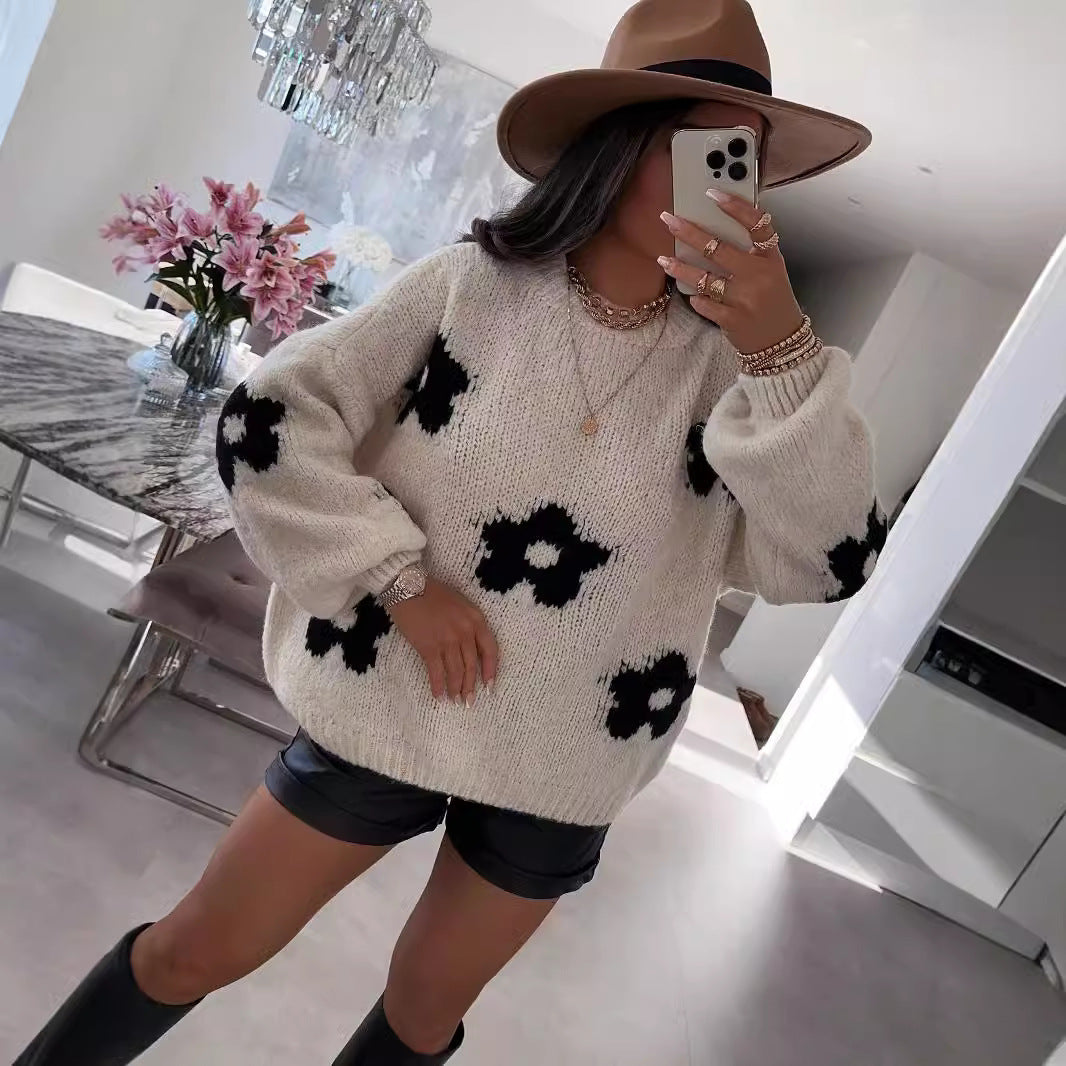 Dame hyggelig strikket sweater med unikt blomsterdesign Stilla