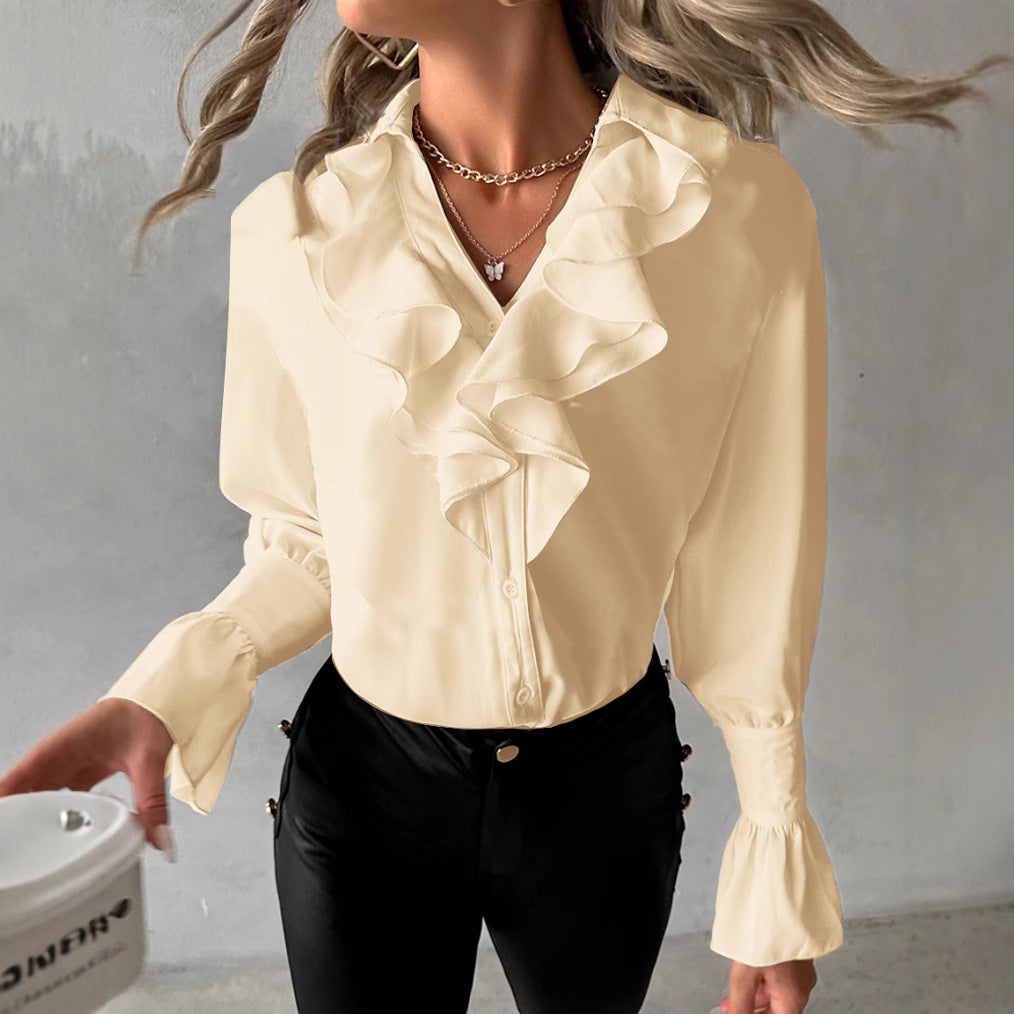 Damebluse med iøjnefaldende flæsedetaljer og elegante manchetter Stilla