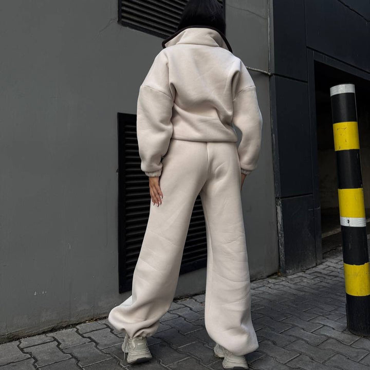 Kvinders fleece træningsdragt med høj krave og praktiske lommer Skovae