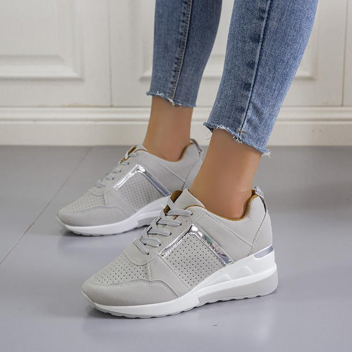 Femme Plateau-Sneaker med åndbar overfladestruktur og moderigtigt design Stilla