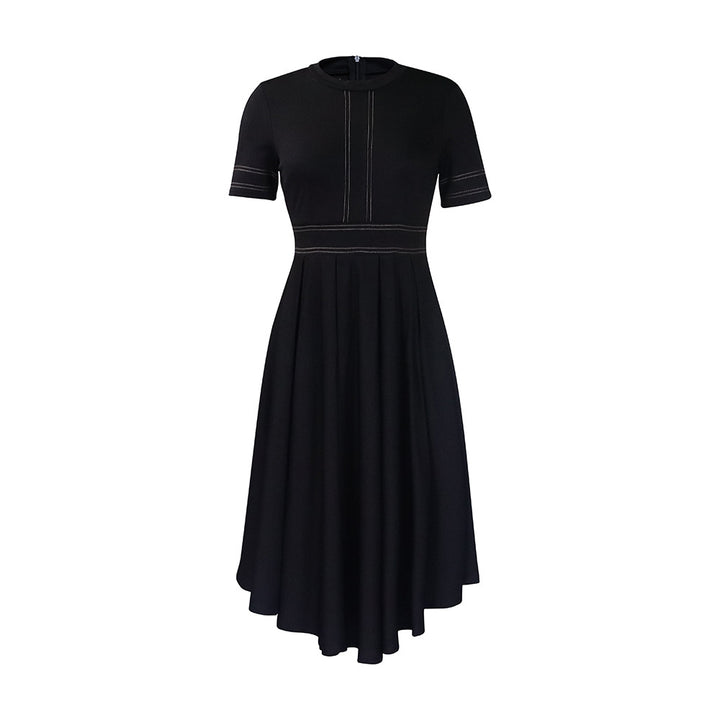 Dame midikjole med elegant snit og svajende skirt Stilla