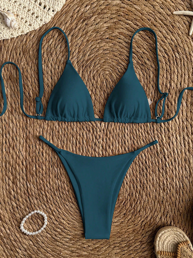 Dame trendy bikini med trekantet top og minimalistisk underdel Skovae