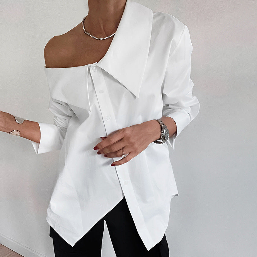 Dame Oversized Skjorte med asymmetrisk Udsnit og voluminøse Ærmer Stilla
