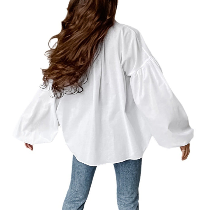 Damebluse med voluminøse ærmer og elegant snøring Stilla