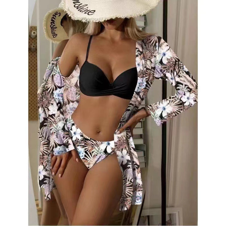Dame Strand-Bikini med florale udsmykninger og elegant kimono Skovae