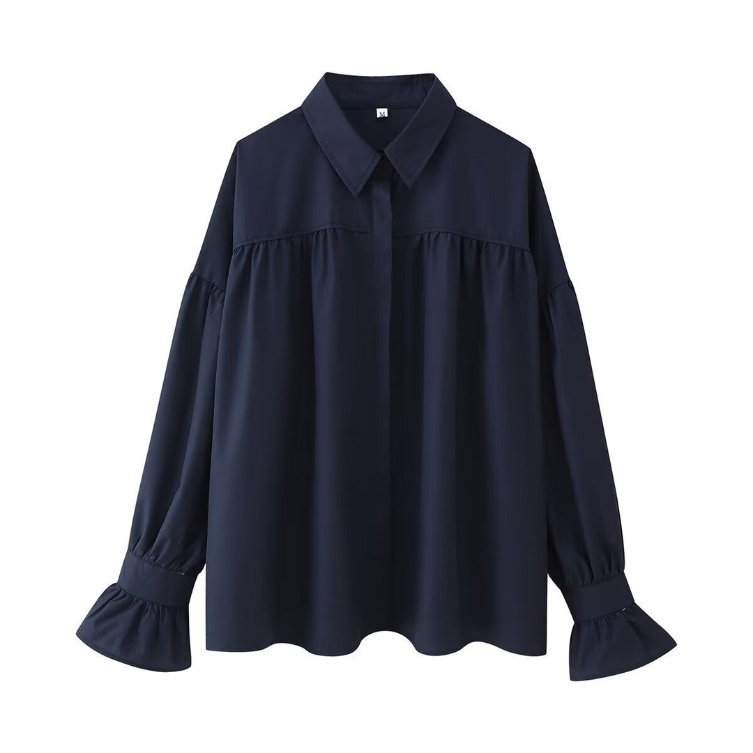Damebluse med elegante flæseærmer og klassisk krave Stilla