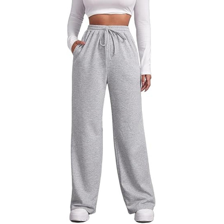 Kvinders løstsiddende fritidsshorts lavet af komfortabelt sweats materiale Skovae