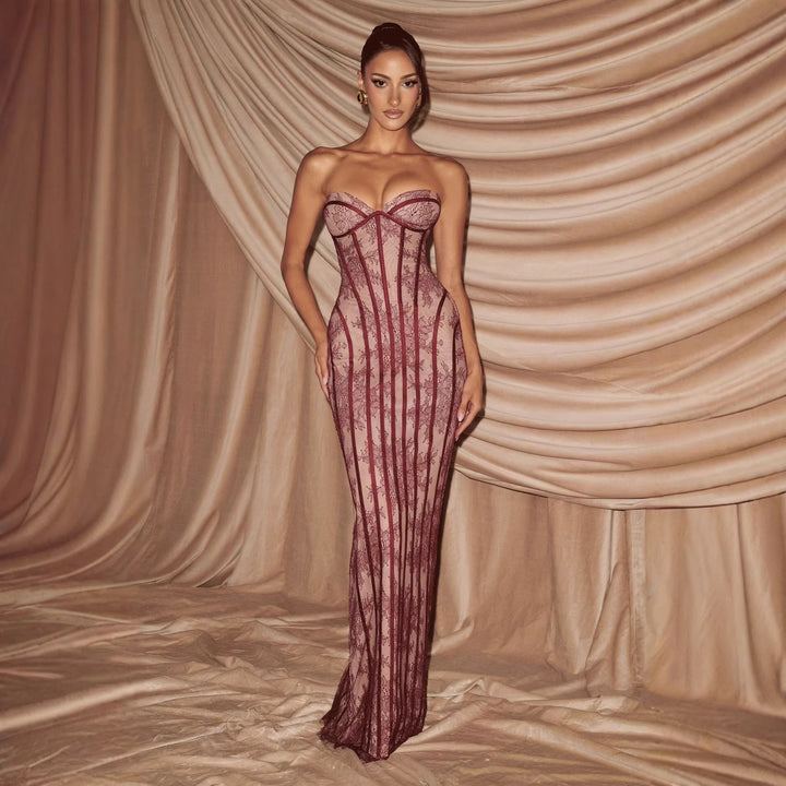 Dame fitted blondekjole med bustier-top og elegante detaljer