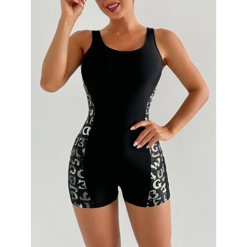 Dame Sporty enskik badeanstik med moderne grafisk design Skovae