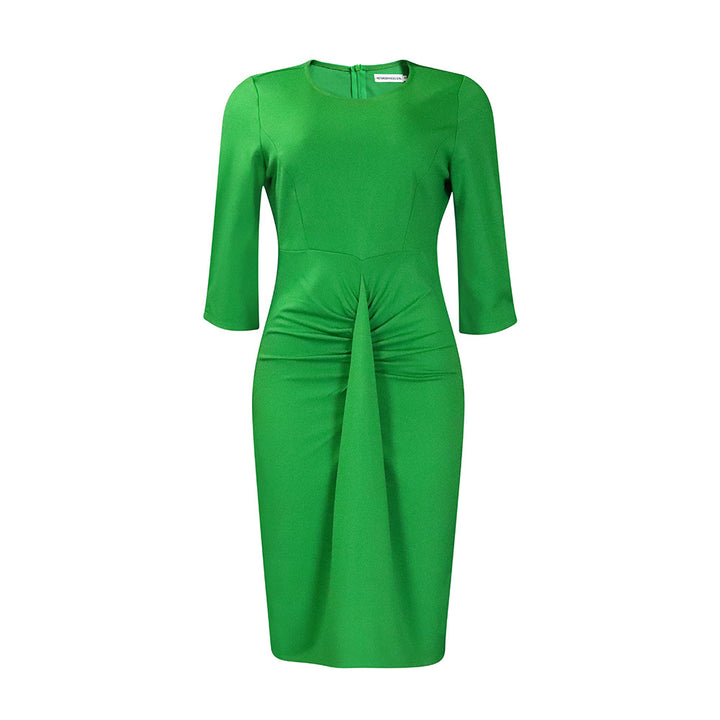 Dame figurtilpasset kjole med elegant drapering og 3/4-ærmer Stilla