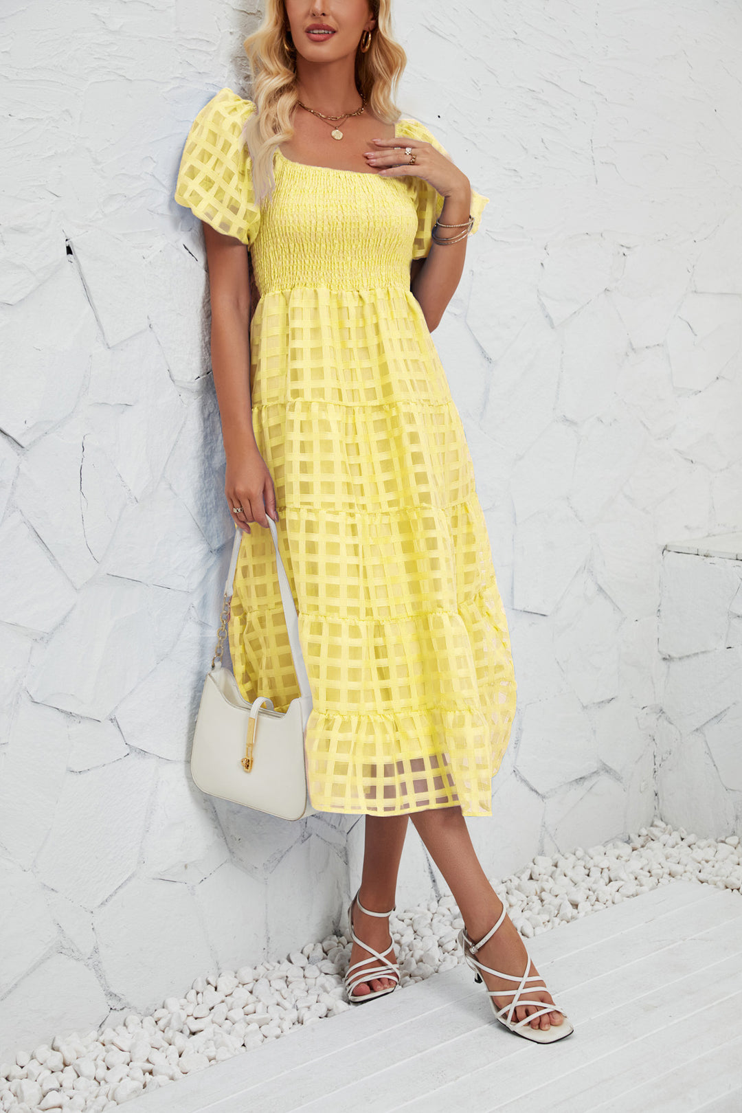 Dame Midikjole med Off-Shoulder-design og luftige Puffærmer Stilla