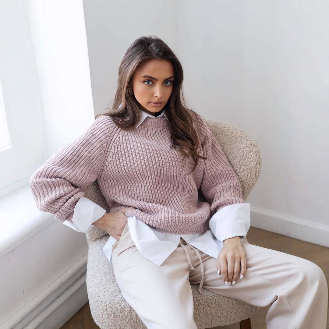 Kvindernes strikkede sweater med elegante ærmekanter Stilla