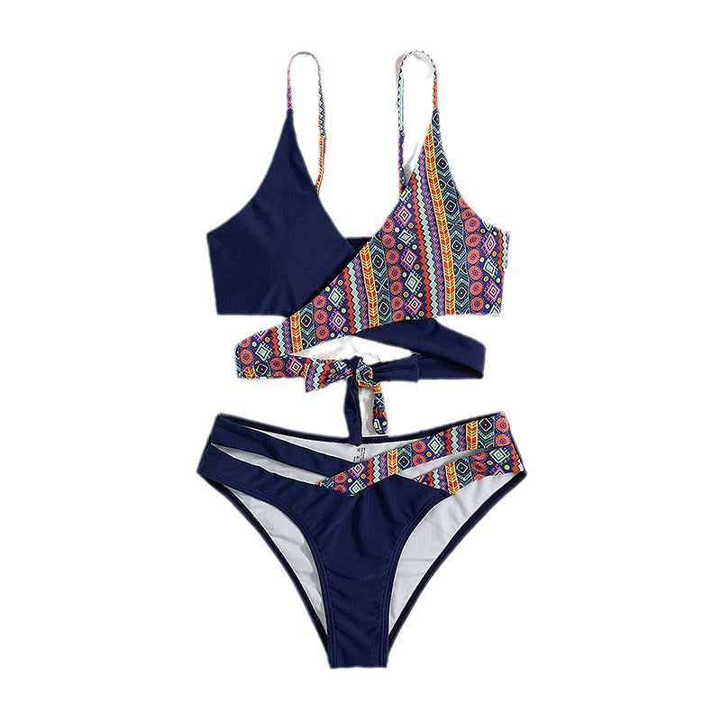 Dame Bikini-sæt med kreativ asymmetrisk design og farverigt mønster Stilla