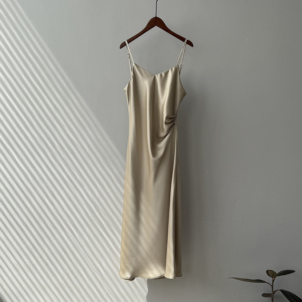 Dame elegant maxikjole med spaghetti-stropper og raffinerede drapering-detaljer Stilla