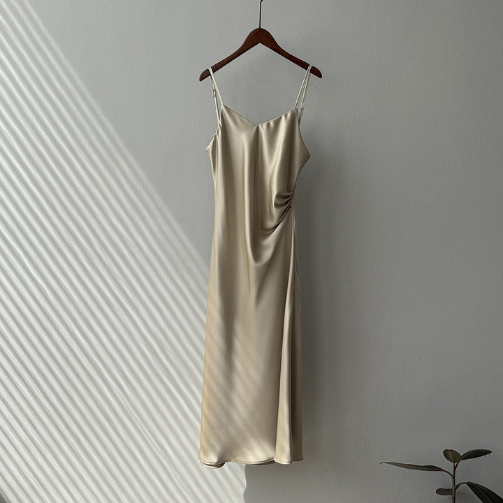 Dame elegant maxikjole med spaghetti-stropper og raffinerede drapering-detaljer Stilla