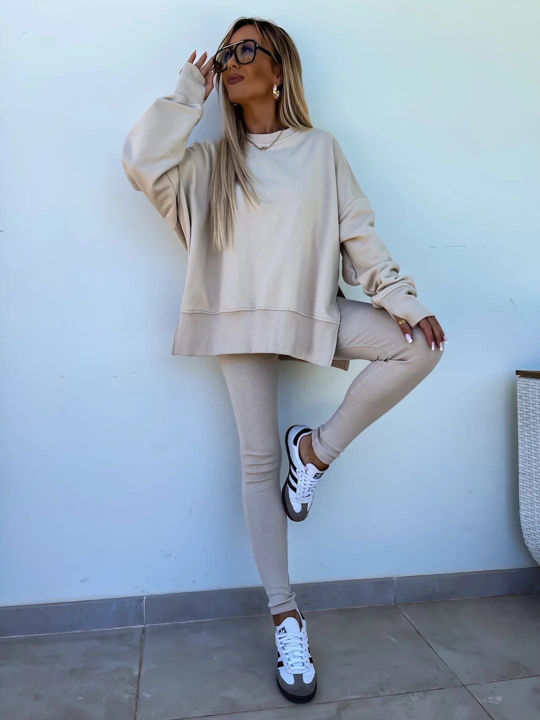 Kvinders afslappede sportslounge sæt med løs sweatshirt og figursyet leggings Skovae