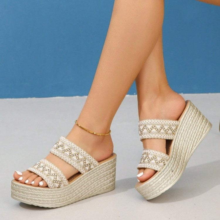 Dame Plateau-sandaler med raffineret rem-design og blødt fodseng Stilla